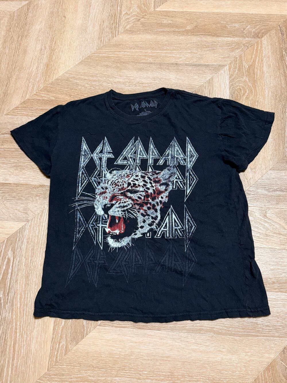 Def Leppard Distressed Black Band T-Shirt Unisex